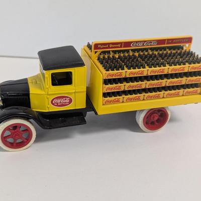 Coca-Cola Coke ERTL 1931 Hawkeye Beverage Truck Die-cast 1/34 Scale
