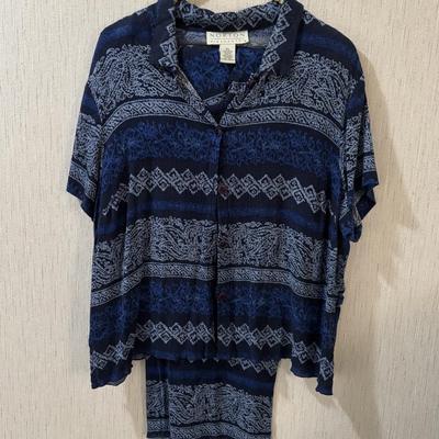 XL Lady’s Top and Skirt