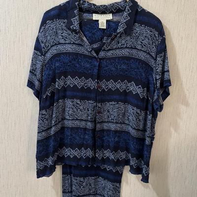 XL Lady’s Top and Skirt
