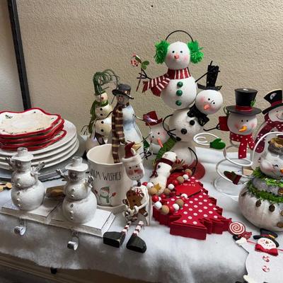 Lot 10: Back Wall Holiday Selection