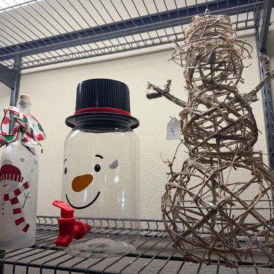 Lot 10: Back Wall Holiday Selection
