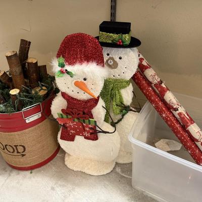 Lot 10: Back Wall Holiday Selection