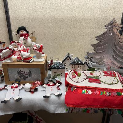 Lot 10: Back Wall Holiday Selection