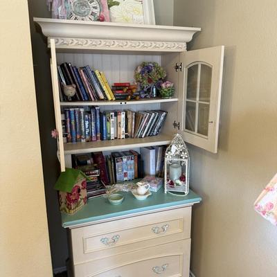 Lot 17: Office Shelf & More