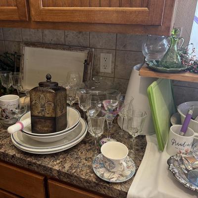 Lot 22: Kitchen Left Selection