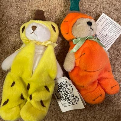 2 Wee Bear Village with Vermont poseable bear