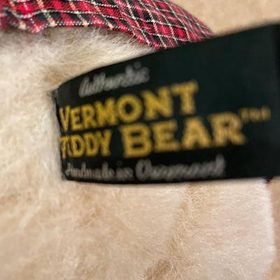 2 Wee Bear Village with Vermont poseable bear