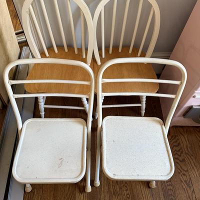 4 KIDS CHAIRS
