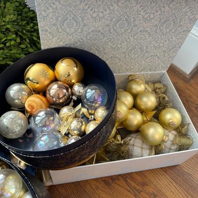 CHRISTMAS LOT