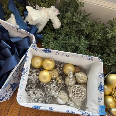 CHRISTMAS LOT