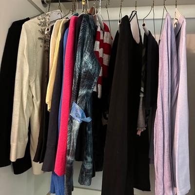 WOMENS CLOTHING LOT