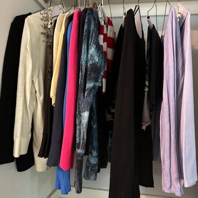 WOMENS CLOTHING LOT