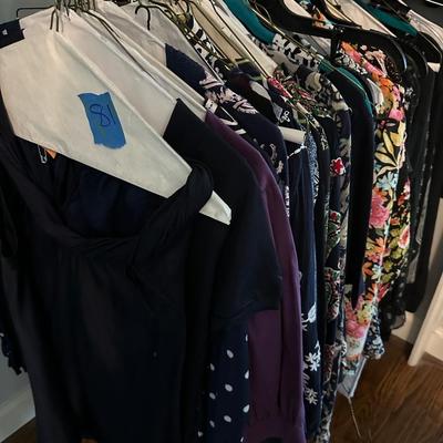 WOMENS CLOTHING LOT