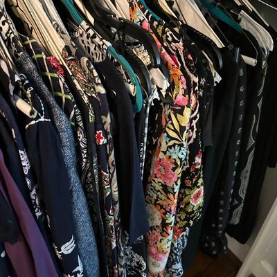 WOMENS CLOTHING LOT