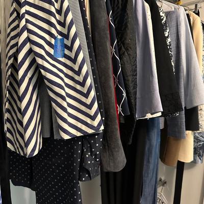 WOMENS CLOTHING LOT