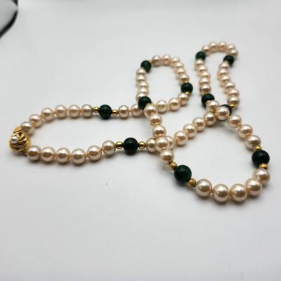 Lovely Pearl and Jade Bead necklace