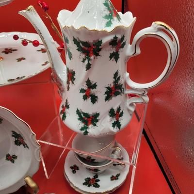 Lefton Holly & Ivy Pattern Tea Set