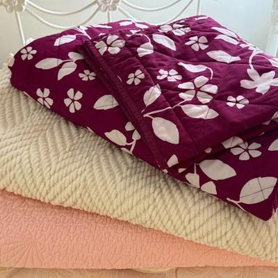 Twin Comforter Set an Blankets Lot