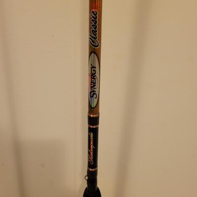 Shakespeare & Rainbow Fishing Rods + Tackle Box (BS-EL)