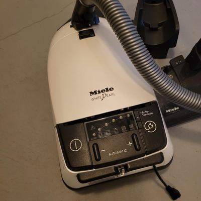 Miele Vacuum Cleaner (BS-EL)