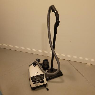Miele Vacuum Cleaner (BS-EL)