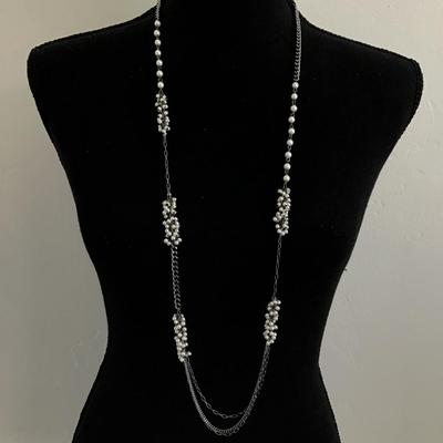 Beautiful, simply Vera wang Fashion necklace