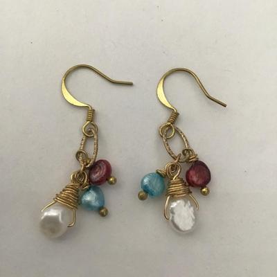 Beautiful, genuine, freshwater, pearl dangle, gold toned earrings