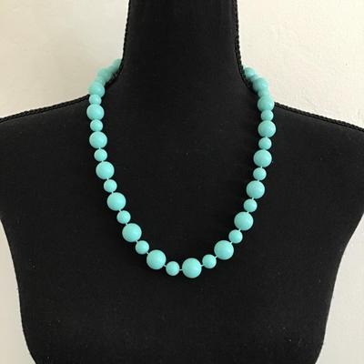 Pretty vintage, turquoise beaded necklace