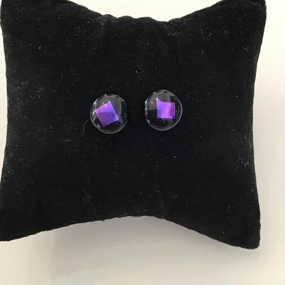 Glass stud earrings