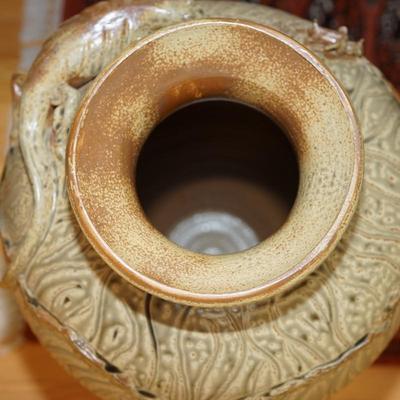 UNIQUE ONE OF A KIND DOOR STUDIO POTTERY LARGE VASE/LIZARD FIGURE APPLIED BY SCOTT DRAVES