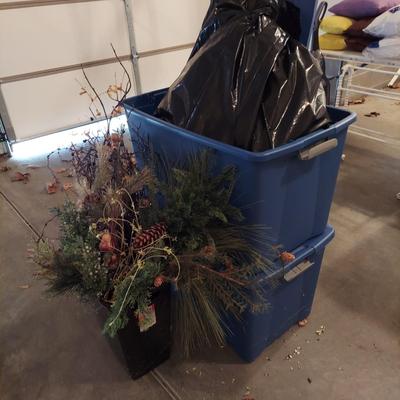 Outdoor Christmas Decor and Lights (G-BBL)