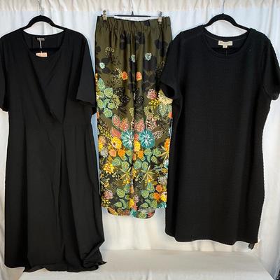 Lot C 409 Fun Floral Michael KORS Clothing Lot