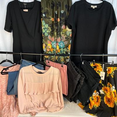 Lot C 409 Fun Floral Michael KORS Clothing Lot