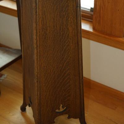 CLASSIC EARLY 1900'S ARTS & CRAFTS STYLE QUARTER SAWN OAK FERN STAND OF 3FT
