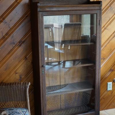 EARLY 1900'S GLASS DOOR BOOKCASE OR CABINET FOR DISPLAY