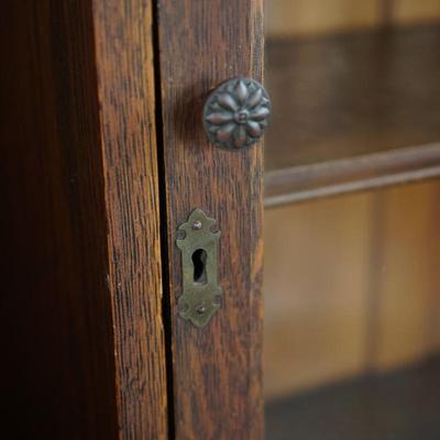 EARLY 1900'S GLASS DOOR BOOKCASE OR CABINET FOR DISPLAY