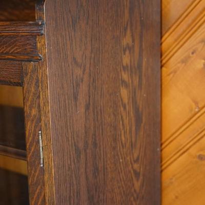 EARLY 1900'S GLASS DOOR BOOKCASE OR CABINET FOR DISPLAY