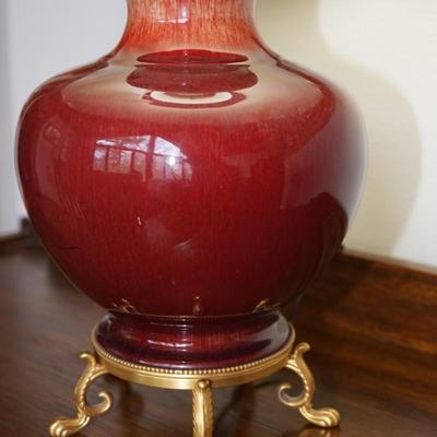 STUNNING GLADDING MCBEAN POTTERY OF CALIFORNIA STUNNING POTTERY OX BLOOD COLOR GLAZED LAMP /ORMULU BASE PLATEAU