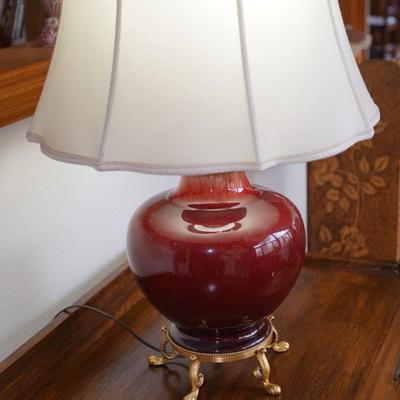 STUNNING GLADDING MCBEAN POTTERY OF CALIFORNIA STUNNING POTTERY OX BLOOD COLOR GLAZED LAMP /ORMULU BASE PLATEAU