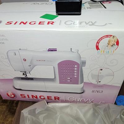 Singer 8763, nearly new