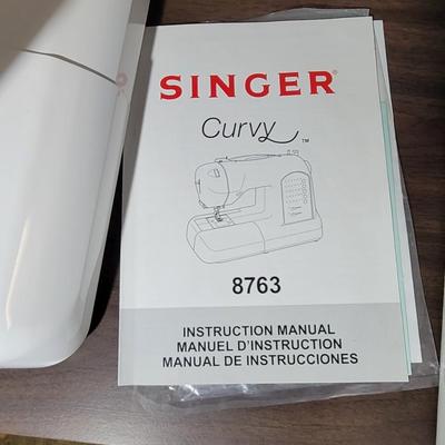 Singer 8763, nearly new