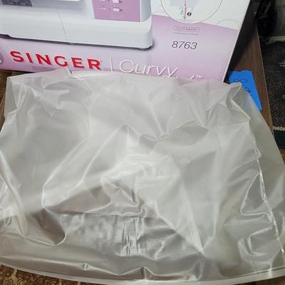 Singer 8763, nearly new