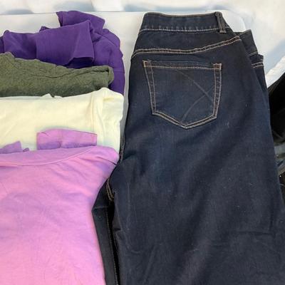 Lot C 414 Women’s Comfortable Clothing Lot (XL/18)