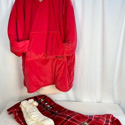 Lot B 419 Peanuts Plush Throw & Comfy (OS)