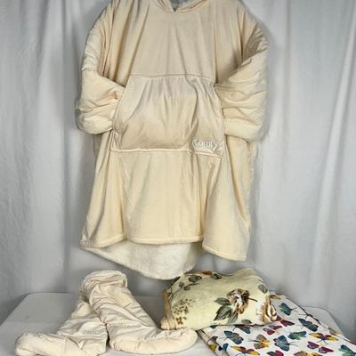 Lot B 420 Cream Comfy & Matching Booties (OS)