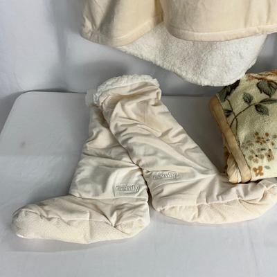 Lot B 420 Cream Comfy & Matching Booties (OS)