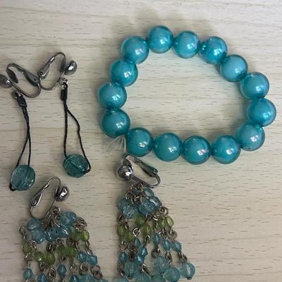 Blue bracelet and clip on earrings set