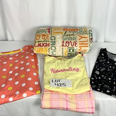 Lot B 425 Women’s Pajama sets & Family Throw (2X-3X)