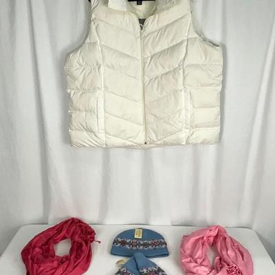 Lot B 426 Lands’ End Puffy Vest & Scarves (XXL)