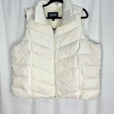 Lot B 426 Lands’ End Puffy Vest & Scarves (XXL)